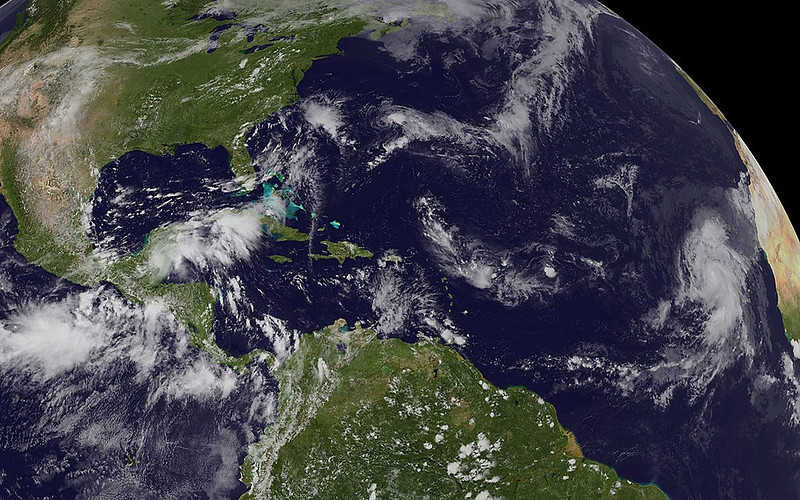 Bahamy: Burza Humberto jest coraz bliżej, ale jest mniej groźna niż Dorian
