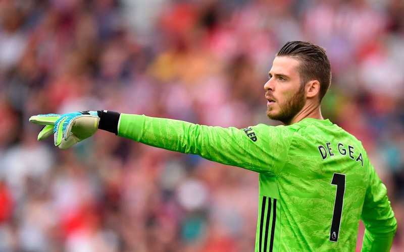 David de Gea signs new contract at Manchester United