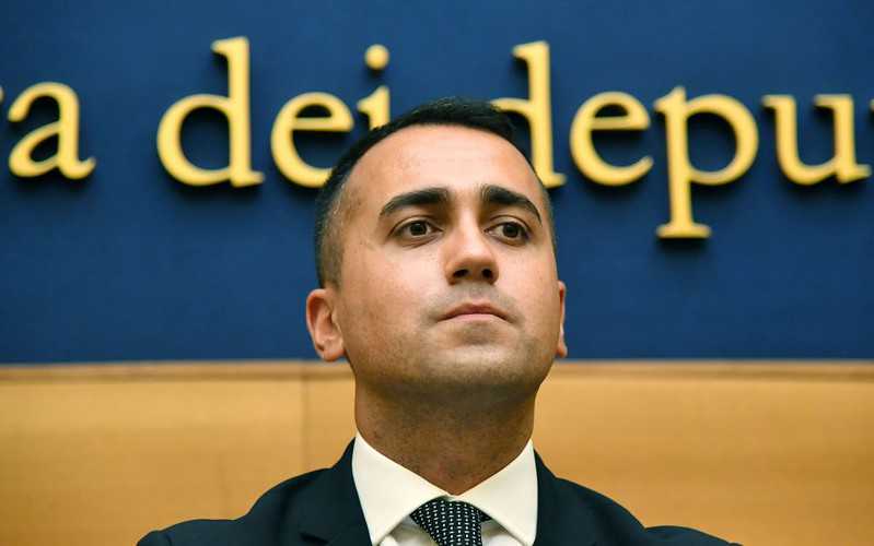 Di Maio: "Whoever does not accept migrant quotas in the EU, should be severely punished"