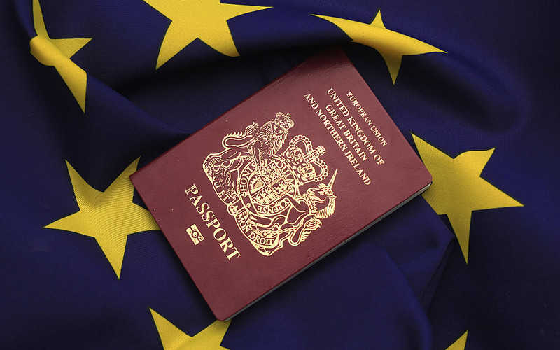 Część Brytyjczyków zrzeka się paszportu brytyjskiego na rzecz holenderskiego