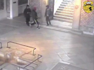 Tunis museum attack: Footage shows gunmen