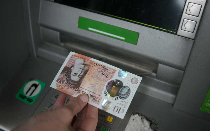 Which?: Z ulic UK wciąż znikają darmowe bankomaty