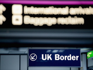 Większość Brytyjczyków nie rozumie zjawiska imigracji i jego pozytywnych skutków