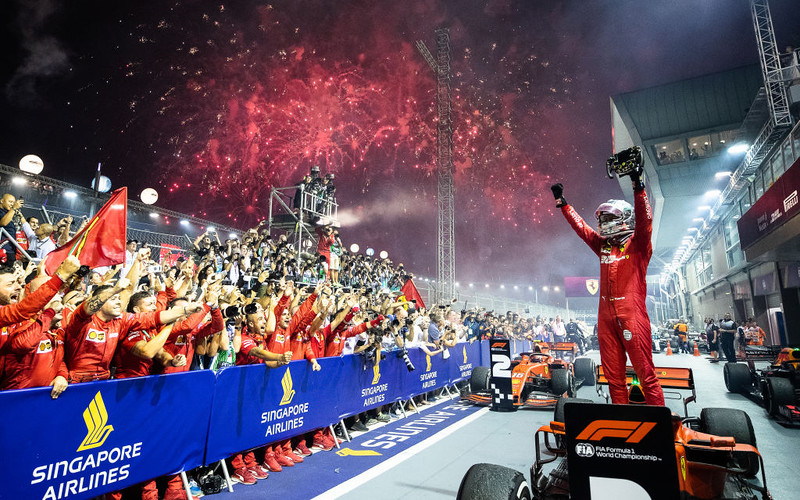 Formuła 1: 16. miejsce Kubicy, sukces Ferrari w Singapurze