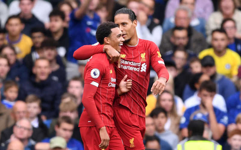 Liverpool cling on to beat Chelsea as winning streak continues