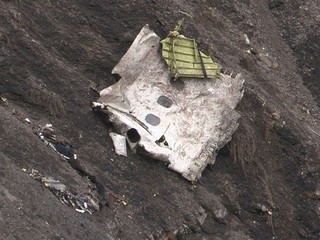 Katastrofa samolotu Germanwings: Wznowiono poszukiwania ciał ofiar. Na pokładzie nie było Polaków