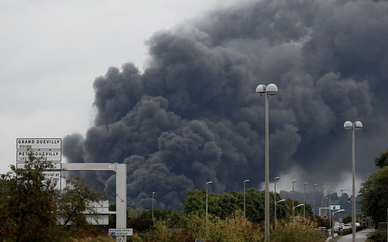 Large fire breaks out at French chemicals factory in Rouen
