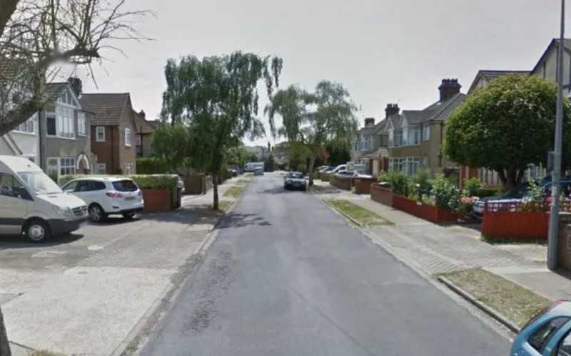 Ipswich: 7-latek z nożem porwał samochód