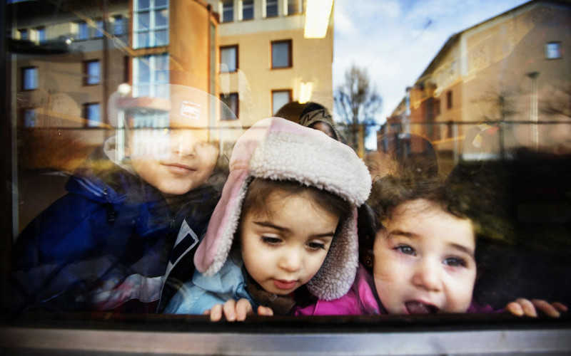 "Nie mów, nie uśmiechaj się". Dzieci udawały chorobę, aby zostać w Szwecji