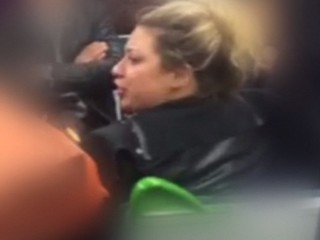 "Mów po angielsku, kiedy jesteś w pociągu!". Rasistowski atak w metrze