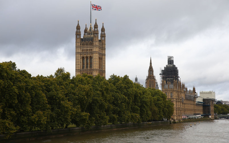 Rząd UK chce zawieszenia parlamentu na sześć dni