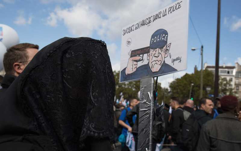 Paryż: Ponad 20 tys. policjantów protestowało przeciw trudnym warunkom pracy