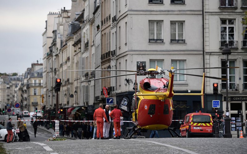 Paris police attack: Four killed by knife-wielding man