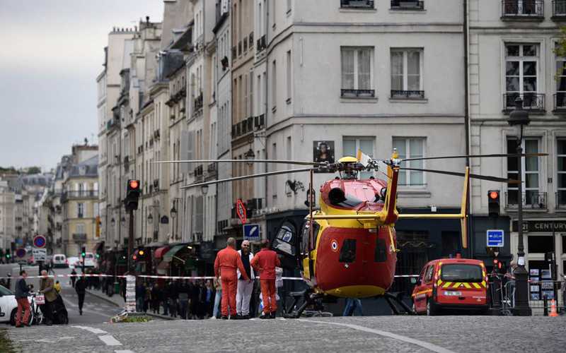 Paryż: Atak nożownika na policjantów. 4 osoby nie żyją
