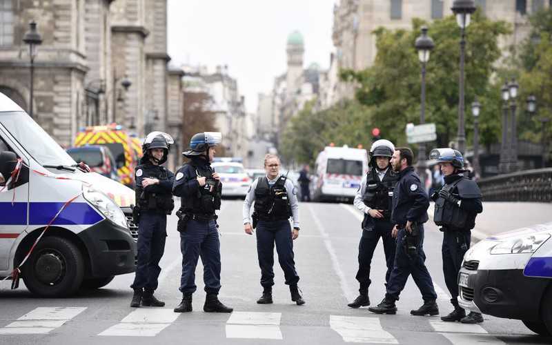 Atak nożownika w Paryżu: Śledztwo przejęła prokuratura antyterrorystyczna