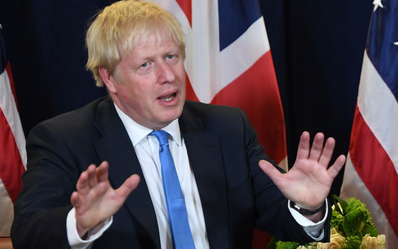 Johnson warns Macron he will not delay Brexit