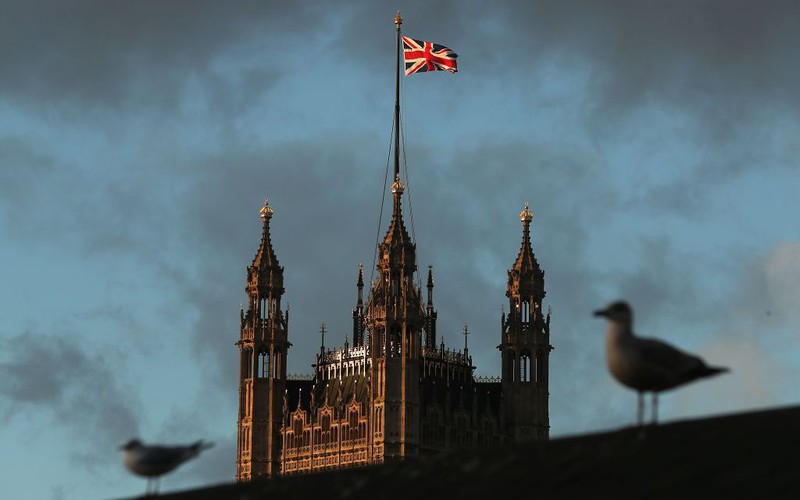 Brytyjski parlament zawieszony do mowy tronowej