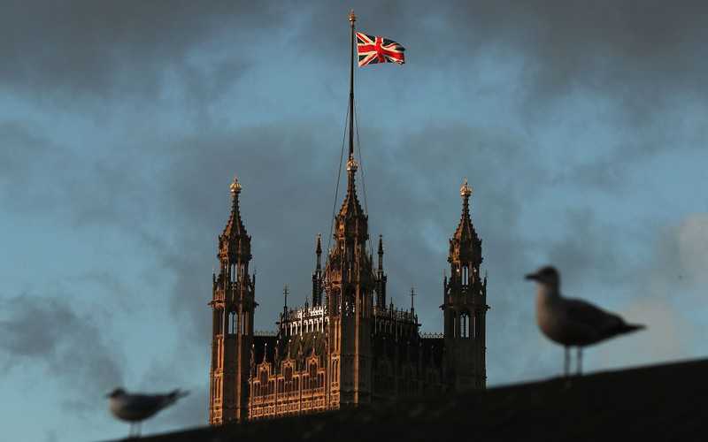 Brytyjski parlament zawieszony do mowy tronowej