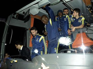 Po ostrzelaniu autokaru z piłkarzami w Turcji rozgrywki zawieszone na tydzień