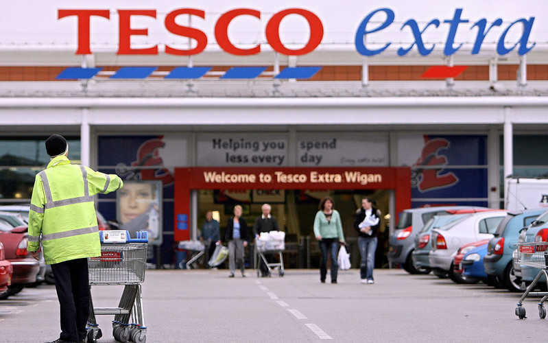 Tesco w UK szuka 9 000 pracowników na święta