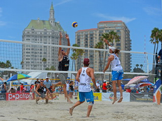 Beach volleyball players of Poland training in USA