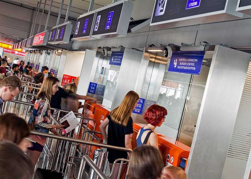 Chopin Airport: British and Dutch citizens smuggled drugs worth over PLN 1.7 million