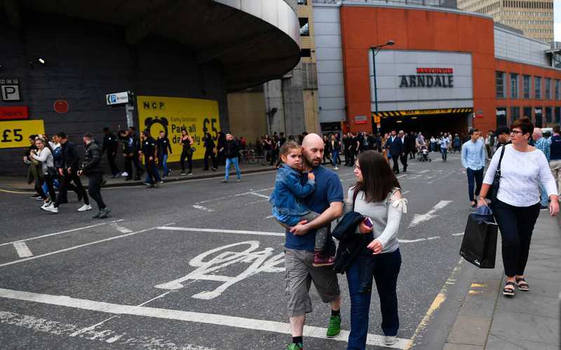 Manchester: Centrum handlowe ewakuowane. Są doniesienia o nożowniku