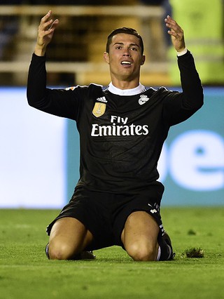 Cristiano Ronaldo scores 300th goal for Spanish club as Carlo Ancelotti closes gap on Barcelona  