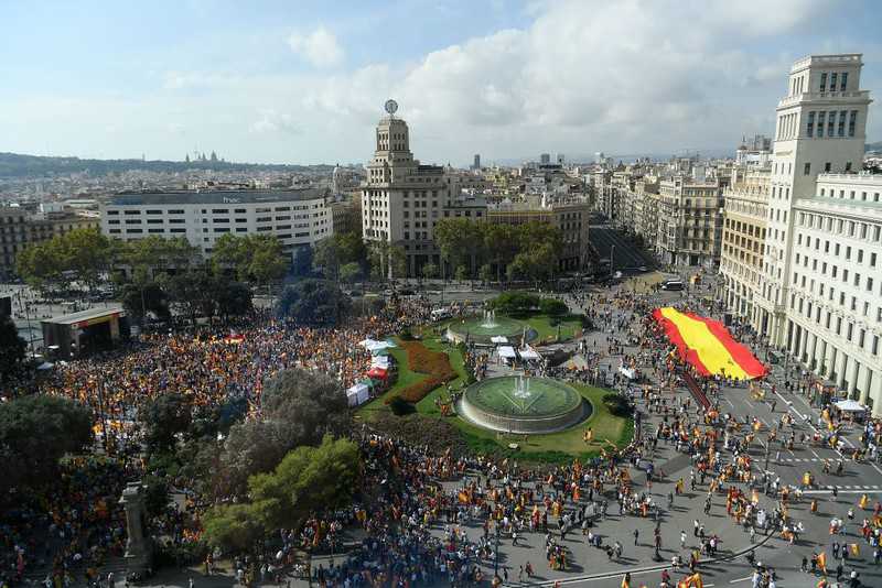 A march of thousands to support the unity of Spain