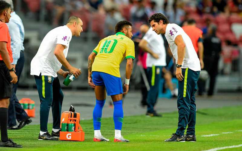 Brazil 1-1 Nigeria: Neymar limps off in first half 