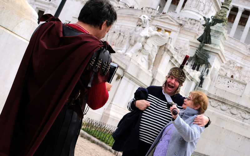 Burmistrz Rzymu: Nie potrzebujemy turystów-szarańczy 