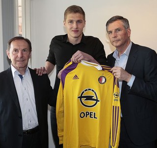 Polish goalkeeper Miazek extends Feyenoord deal