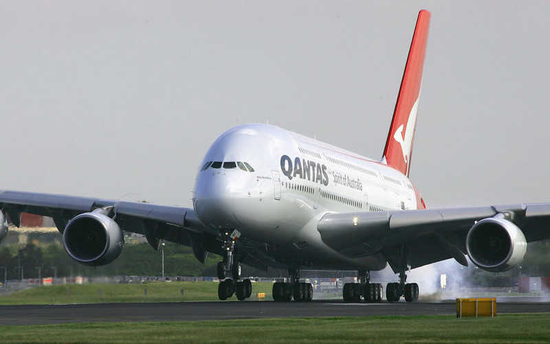 Qantas completes test of longest non-stop passenger flight