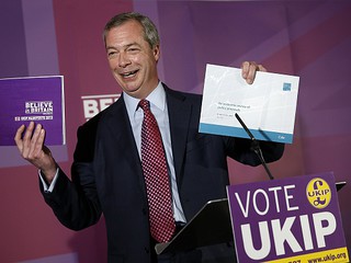 Election 2015: Nigel Farage pledges 'a low tax revolution'