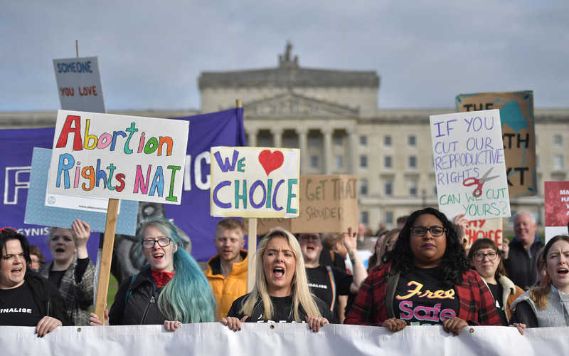 Irlandia Płn. liberalizuje aborcję. Zalegalizuje też małżeństwa jednopłciowe 