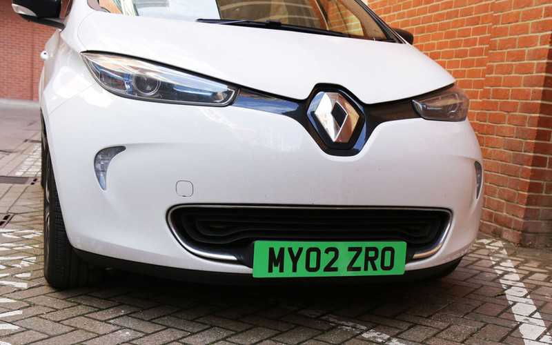 Zielone tablice rejestracyjne dla samochodów elektrycznych w UK