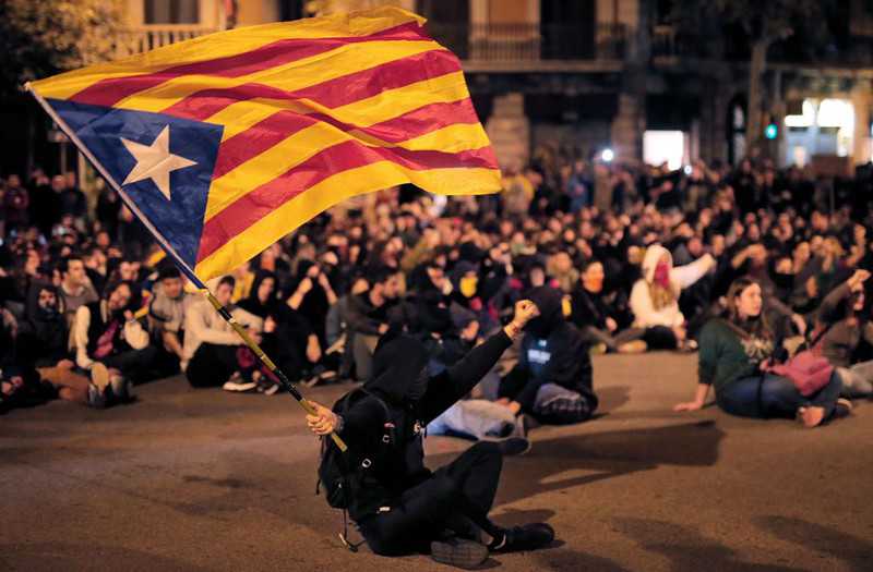 Hiszpania: Blokady na drogach i torach kolejowych w Katalonii