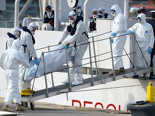 Tragedia na Morzu Śródziemnym: Na pokładzie kutra było 950 osób