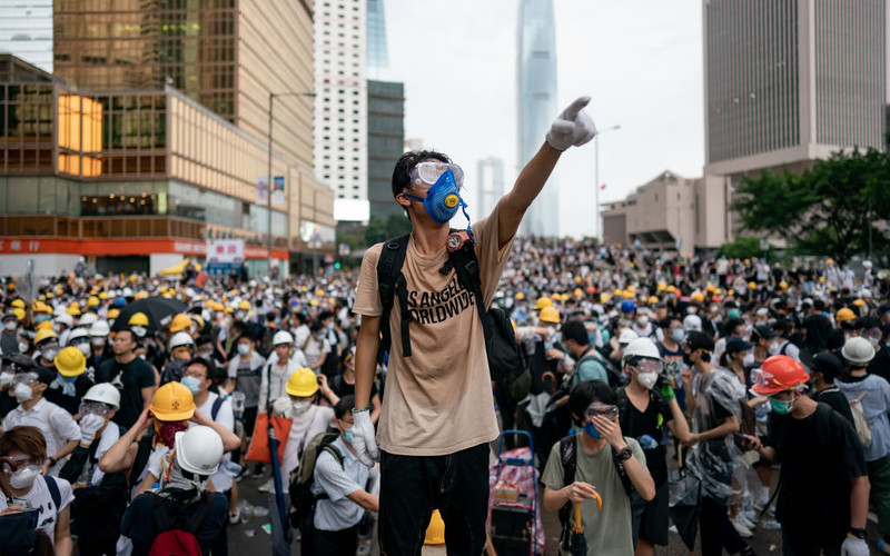 Hong Kong: Health service joins anti-government protests