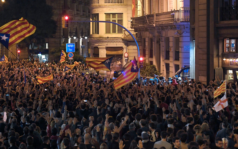 Spain: Demonstrations of supporters and opponents of independent Catalonia 