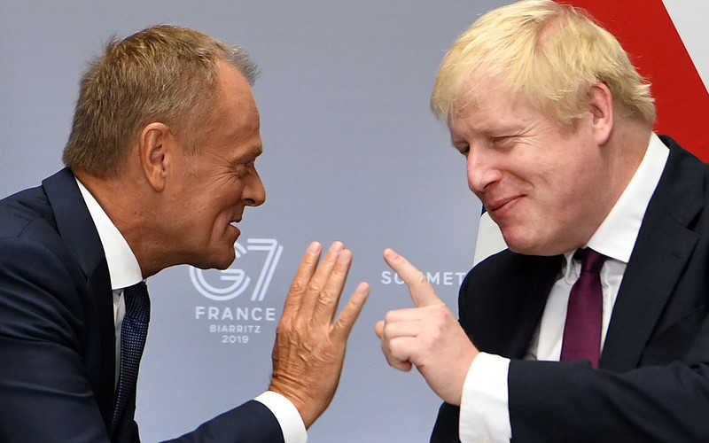 Johnson formalnie zgadza się na przesunięcie Brexitu 