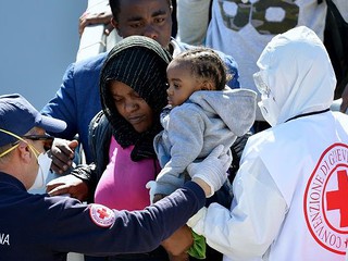 Kryzys na Morzu Śródziemnym: UE zwiększa środki na pomoc nielegalnym imigrantom 