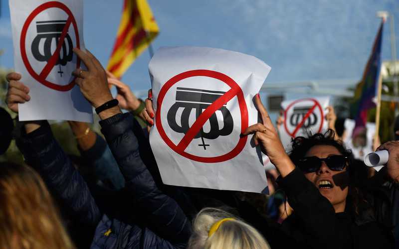 Protesty w Barcelonie przeciwko wizycie króla Filipa VI 