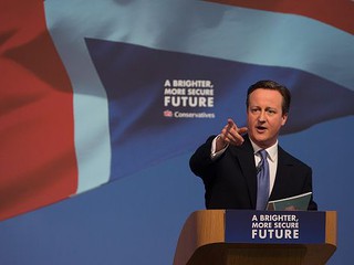 "Guardian": Konserwatyści Camerona 3 pkt proc. przed laburzystami