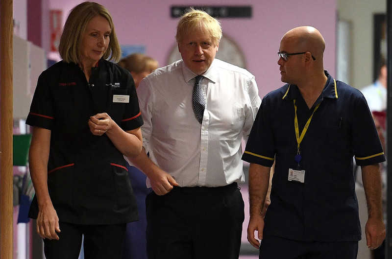 Boris Johnson chce ułatwić zatrudnianie obcokrajowców w NHS po Brexicie