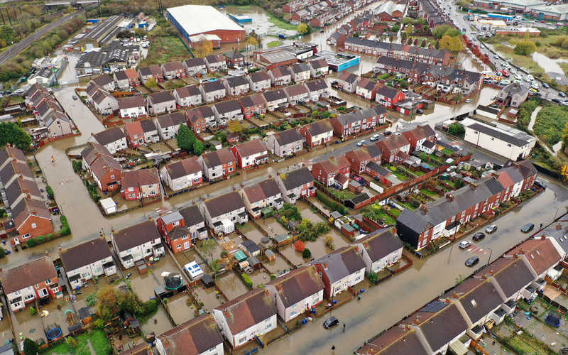 Powodzie w północnej i środkowej Anglii, jedna osoba zginęła