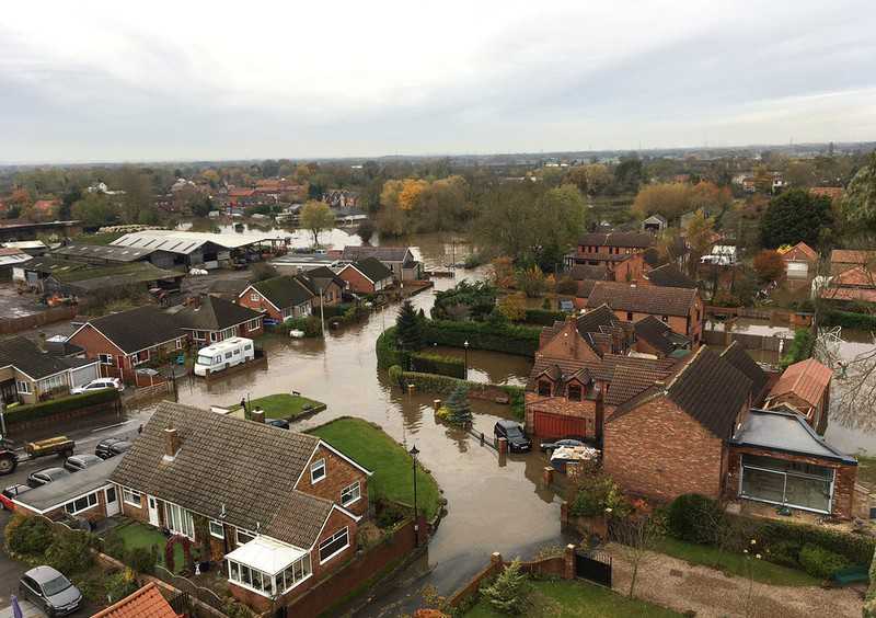 Powodzie w Anglii potrwają co najmniej do środy