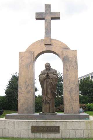 Sąd nakazał usunięcie pomnika Jana Pawła II we Francji