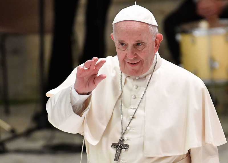 Pope compares politicians who rage against gays to Hitler