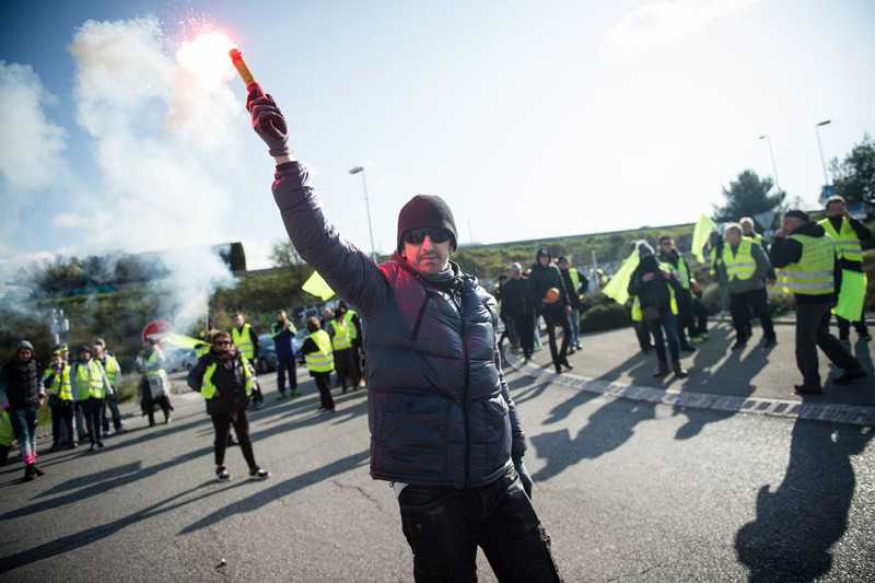 Francja: Brutalne protesty "żółtych kamizelek". Atakowano turystów